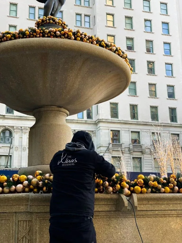 Outdoor christmas Garland Decoration Installation